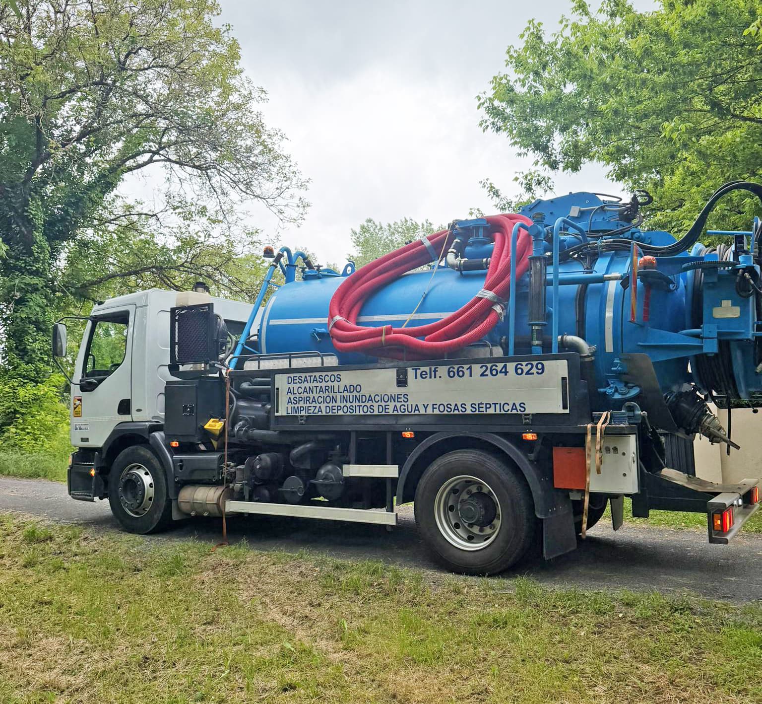 Camión aspirador de Instalaciones del Valle para desatascos en Monforte